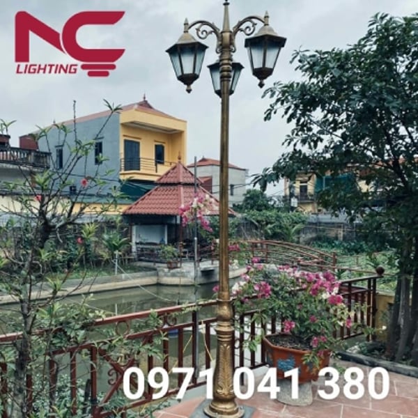 Cột đèn sân vườn 365